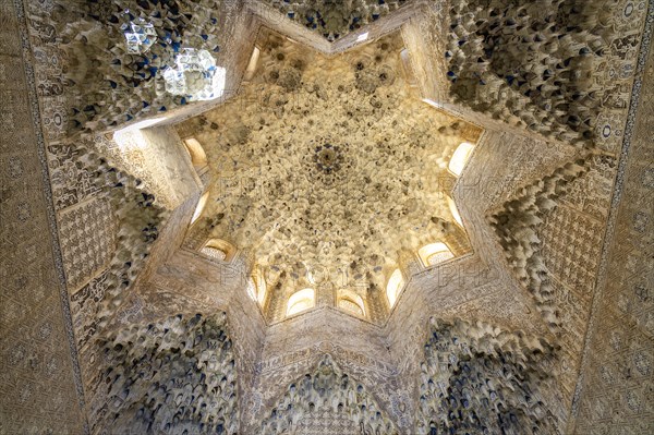 Stalactite vaults in the Sala de los Abencerrajes