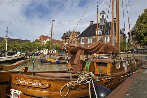 Historic sailing ship Mutte Altje of Suedgeorgsfehn in the museum harbour with the Old Scales