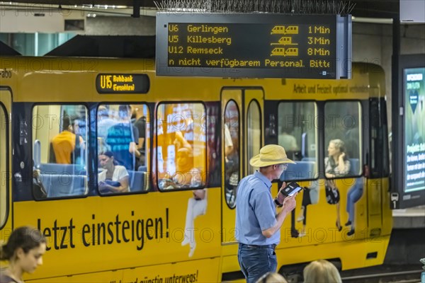 Lack of staff at the transport company. Due to unavailable staff: Stuttgart's light rail system repeatedly experiences unexpected cancellations of journeys. Display board at the Charlottenplatz stop of the SSB with waiting passengers