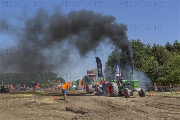 Modified diesel tractor Deutz D13006 pulling heavy sled at Trekkertrek