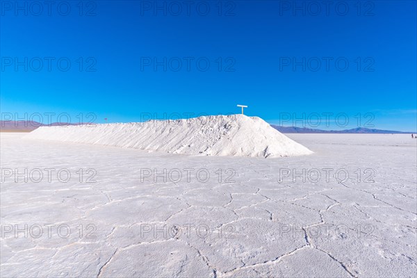 800 sq km salt desert Salinas Grandes