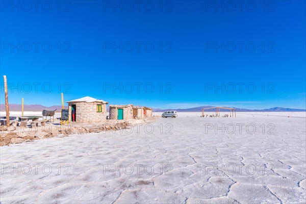 800 sq km salt desert Salinas Grandes