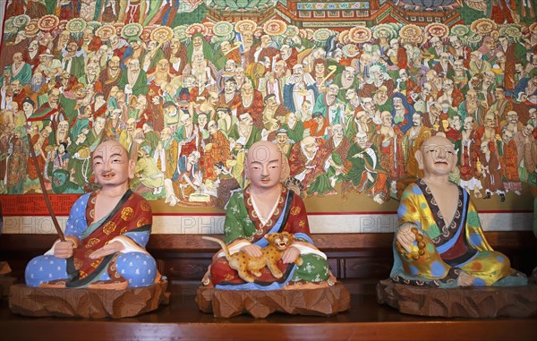 Nahan or Buddha disciple figures in the prayer hall