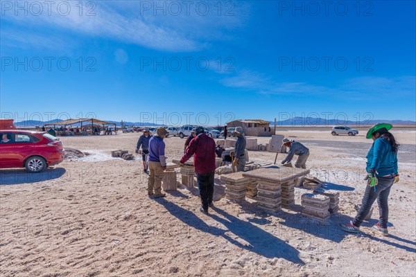 800 sq km salt desert Salinas Grandes