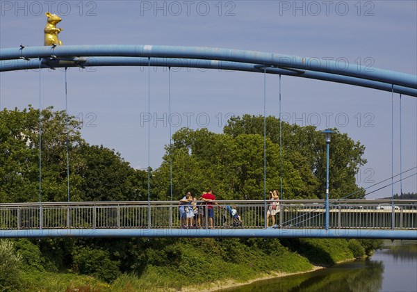 Golden Rat as a reminder of the legend of the Pied Piper on the Werder Bridge over the River Weser