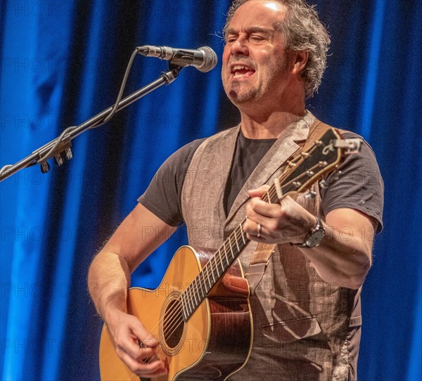 Frontmen. Mick Wilson Member of the Band 10cc performing in Schwaebisch Gmuend Baden-Wuerttemberg