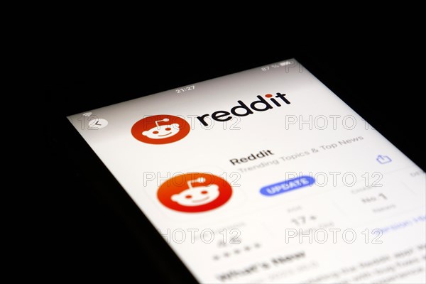 Detailed view of a smartphone with reddit app in the iPhone App Store