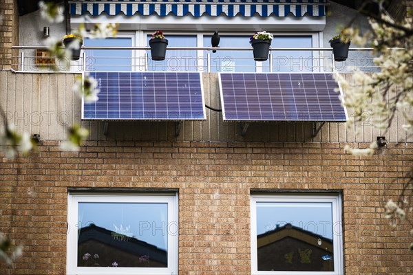 Balcony power plant on a detached house in Monheim am Rhein