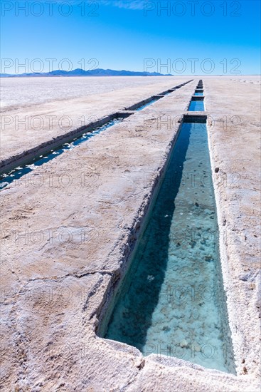 800 sq km salt desert Salinas Grandes