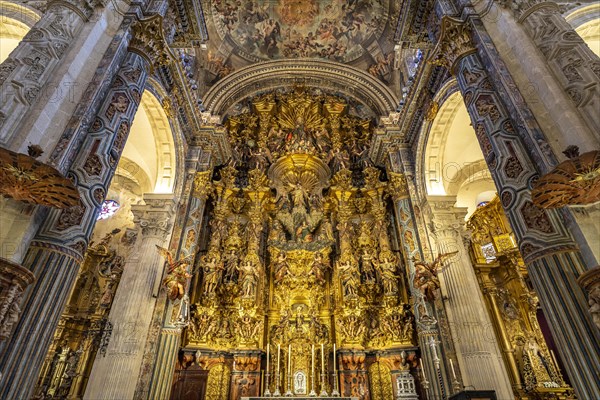 Altar of the Iglesia del Salvador Church