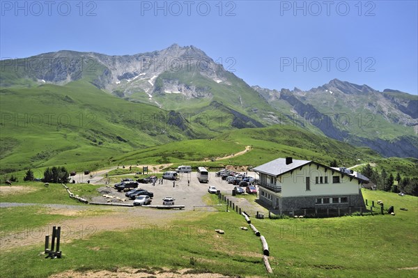 Restaurant and car park at the Col du Soulor