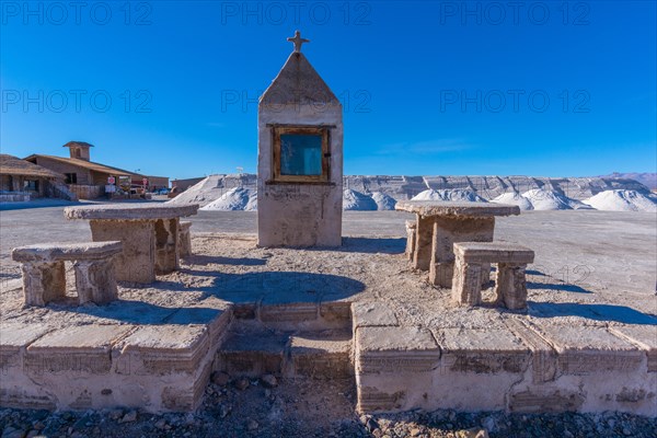 800 sq km salt desert Salinas Grandes