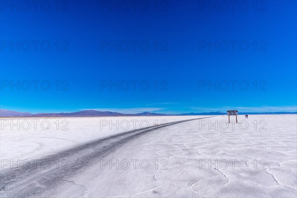 800 sq km salt desert Salinas Grandes