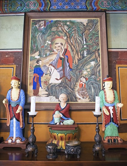 Nahan or Buddha disciple figures in the prayer hall