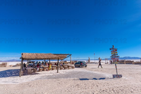 800 sq km salt desert Salinas Grandes