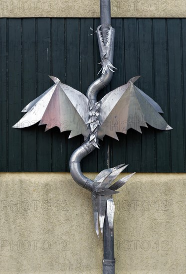 Dragon figure as rain gutter