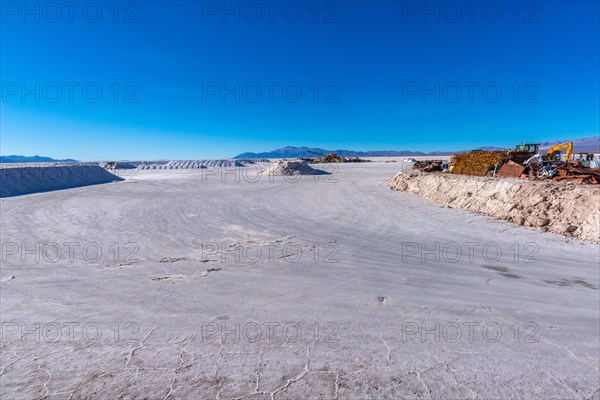 800 sq km salt desert Salinas Grandes