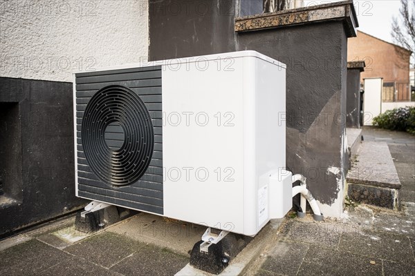 Heat pump on a single-family house in Duesseldorf