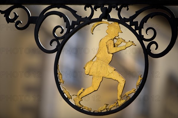 Nose sign at the Pied Piper's House