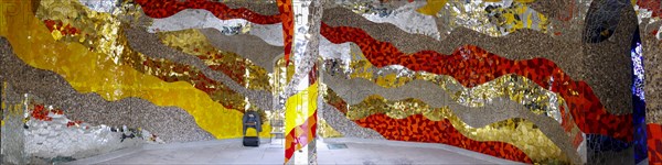 Panoramic photo of the historic grotto designed by Niki de Saint Phalle in the Herrenhaeuser Gardens