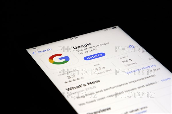 Detailed view of a smartphone with Google App in the iPhone App Store