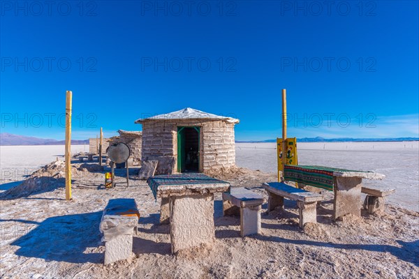 800 sq km salt desert Salinas Grandes