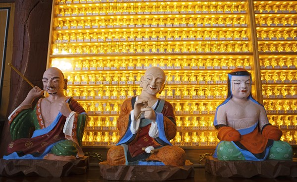 Nahan or Buddha disciple figures in the prayer hall