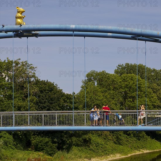 Golden Rat as a reminder of the legend of the Pied Piper on the Werder Bridge over the River Weser