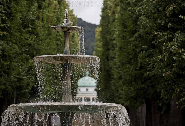 Cascade Fountain with Main Avenue and the Hylligen Born