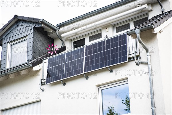 Balcony power plant on a detached house in Monheim am Rhein