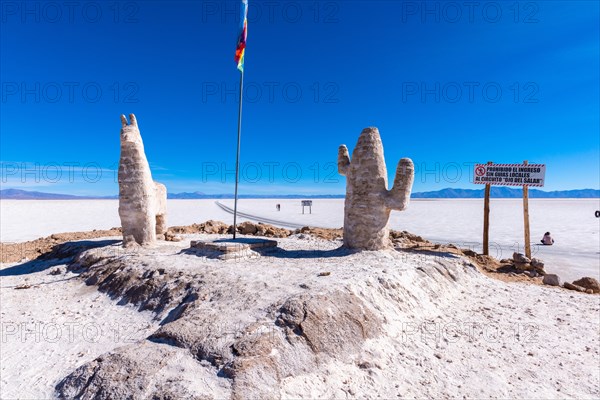 800 sq km salt desert Salinas Grandes