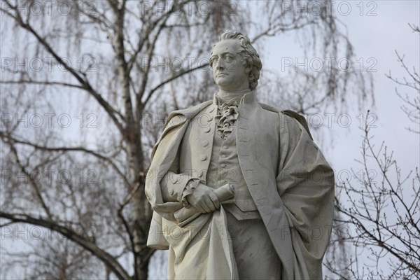 A statue to Goethe in Berlin which done by the artist and sculptor Fritz Schaper