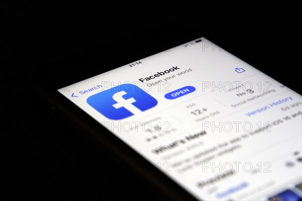 Detailed view of a smartphone with Facebook app in the iPhone App Store