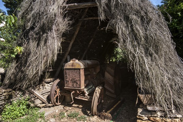 Old 1920 Fordson tractor at The Cabanes du Breuil