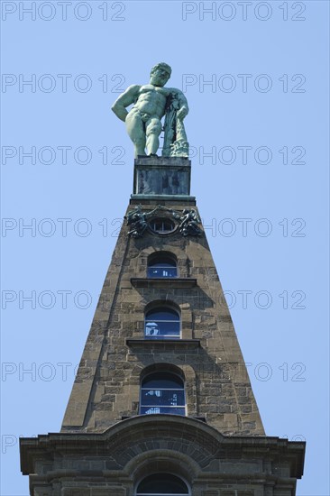 Building with Hercules statue