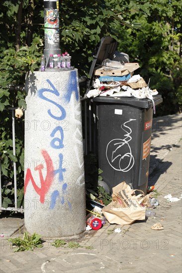 Overfilled dustbin for residual waste standing on the street