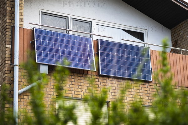 Balcony power plant on a detached house in Monheim am Rhein