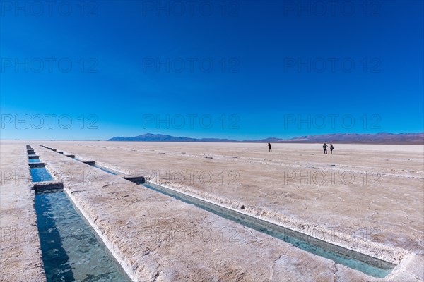 800 sq km salt desert Salinas Grandes