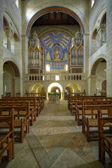 Organ and the painting of the west apse