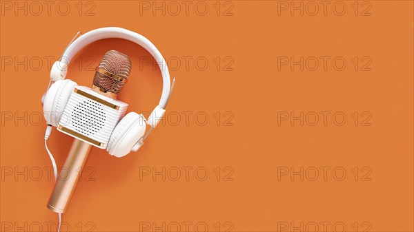 Radio concept with microphone copy space