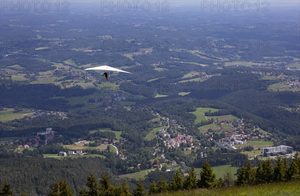 Paraglider and hang glider launch site at Schoeckl