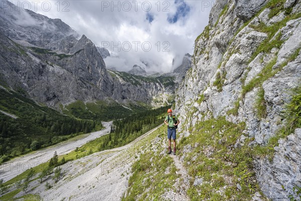 Mountaineers on the way to Waxenstein