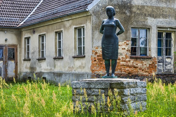 Sculpture The Binding in Hermersdorf