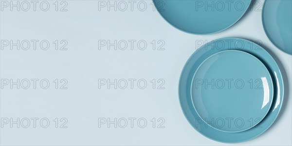 Flat lay blue plates arrangement with copy space