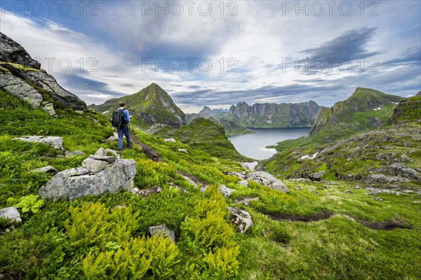 Mountaineers climbing Hermannsdalstinden