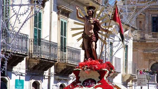 Statue of the Risen Christ