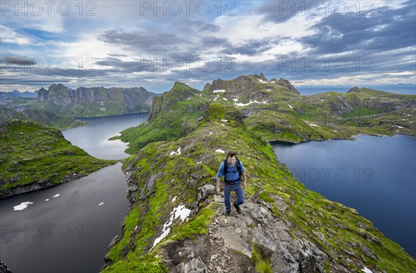 Mountaineers climbing Hermannsdalstinden