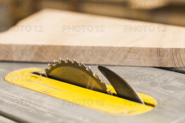 Circular sharp saw wooden table