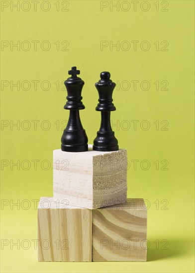 King queen pieces chess wooden cubes same height