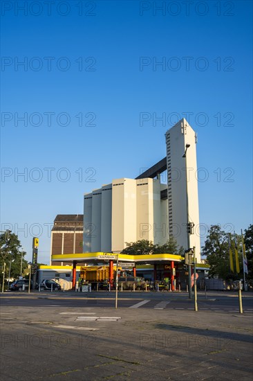 Cement handling plant in Westhafen